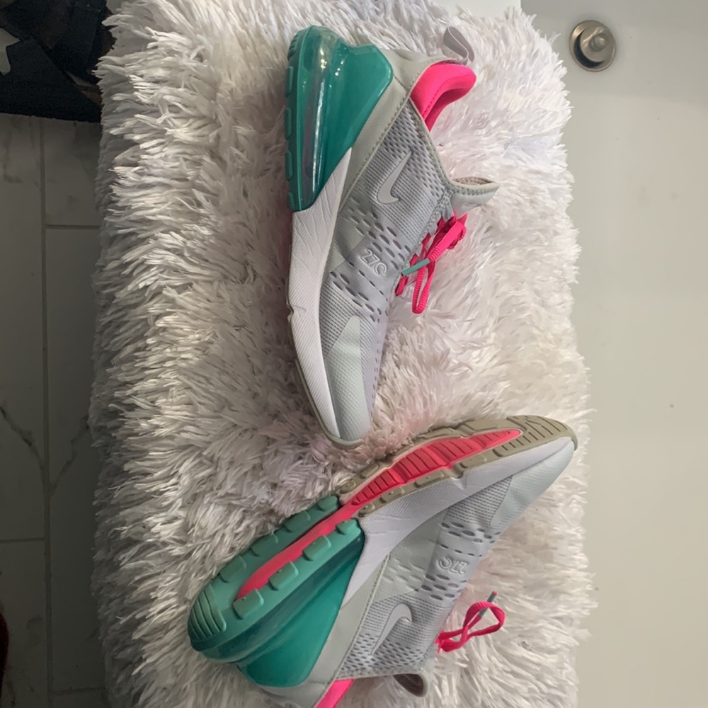 Womens Nike 270